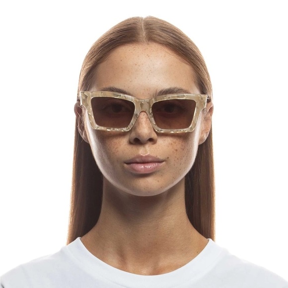 LE SPECS SUNGLASSES HERO ALT FIT  IN GOLD SEASHELL main image 8